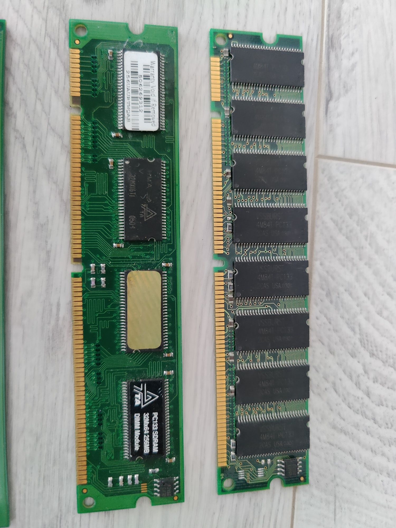 Zestaw pamięci RAM DDR2 i DDR