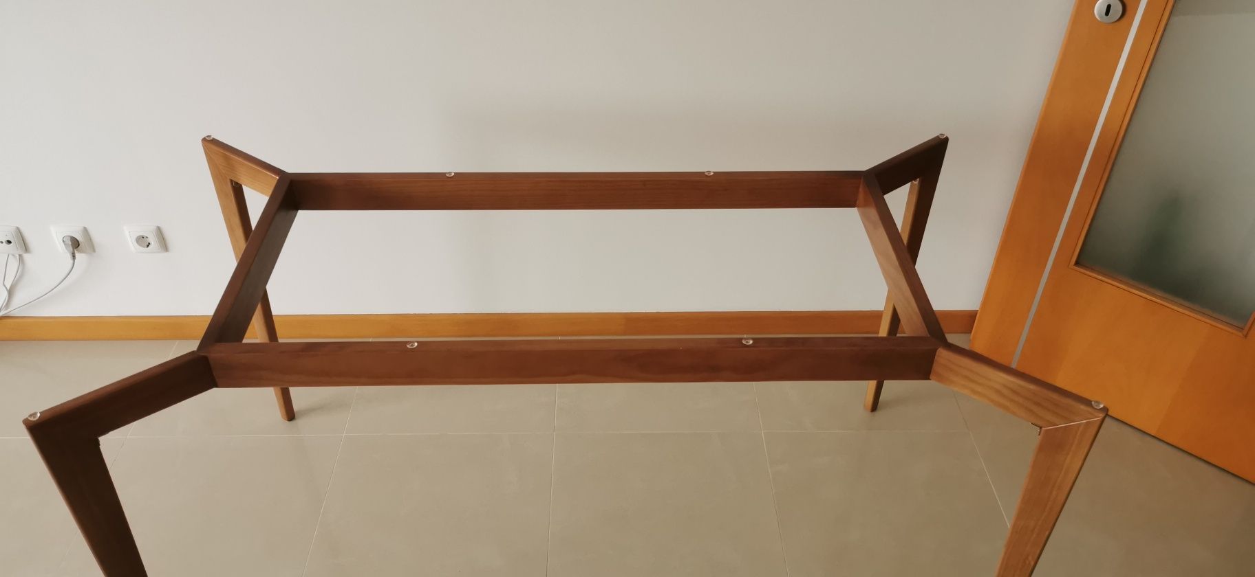Pernas de mesa em madeira