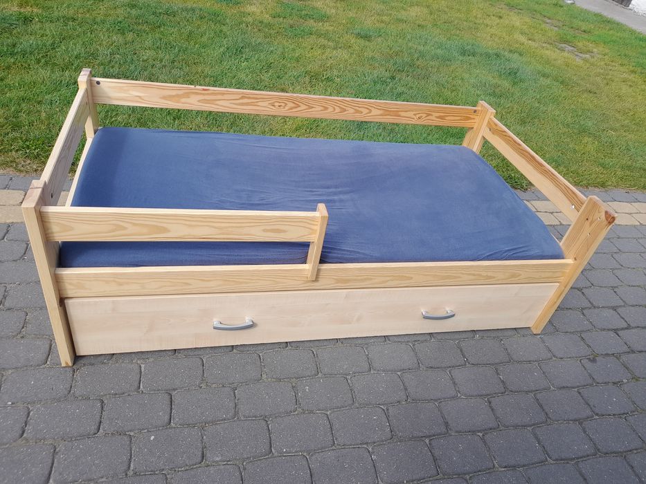 Łóżko dziecięce drewniane 160x80 z szufladą i materacem stan bdb