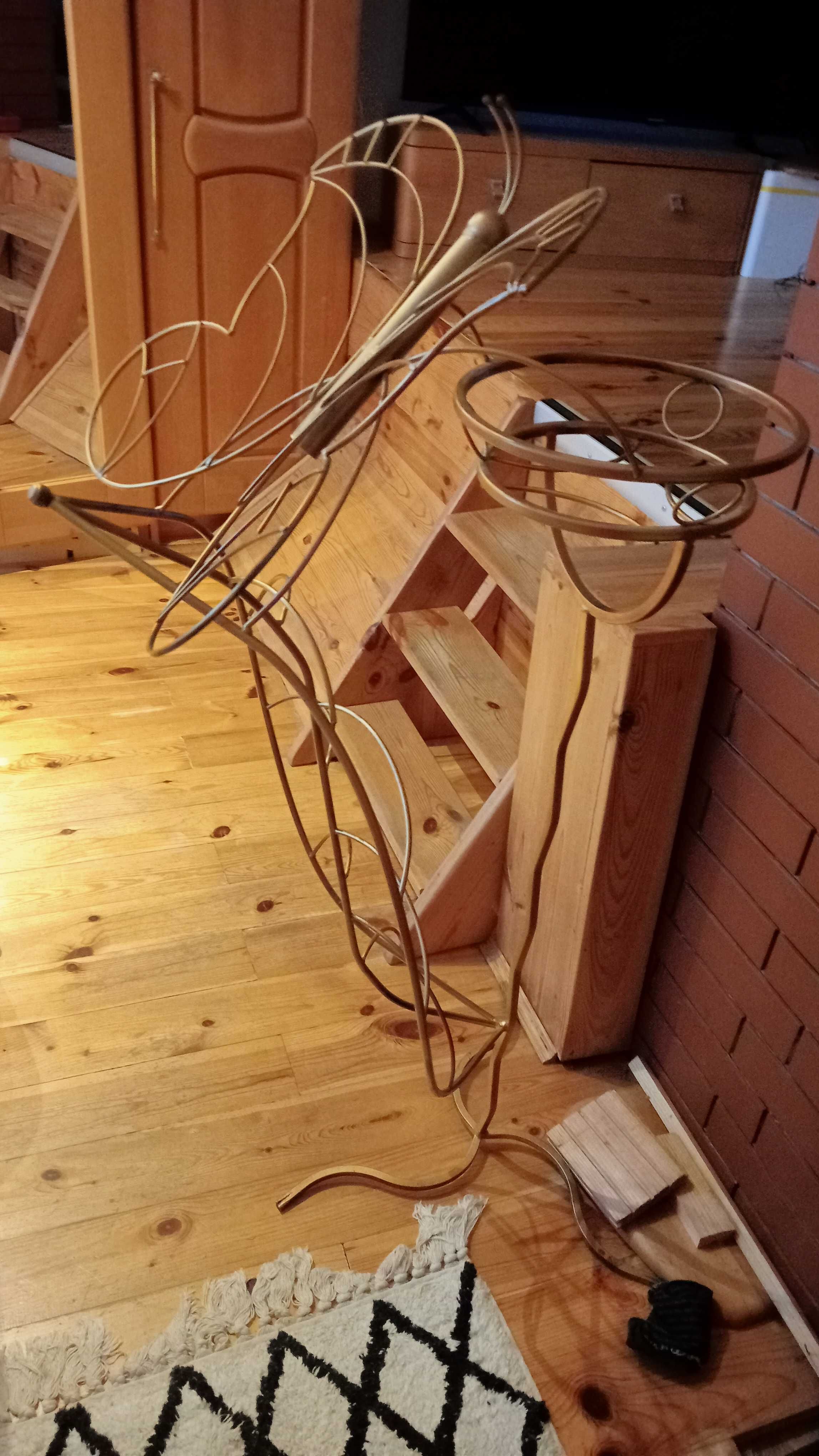 Kwietnik metaloplastyka, złoty