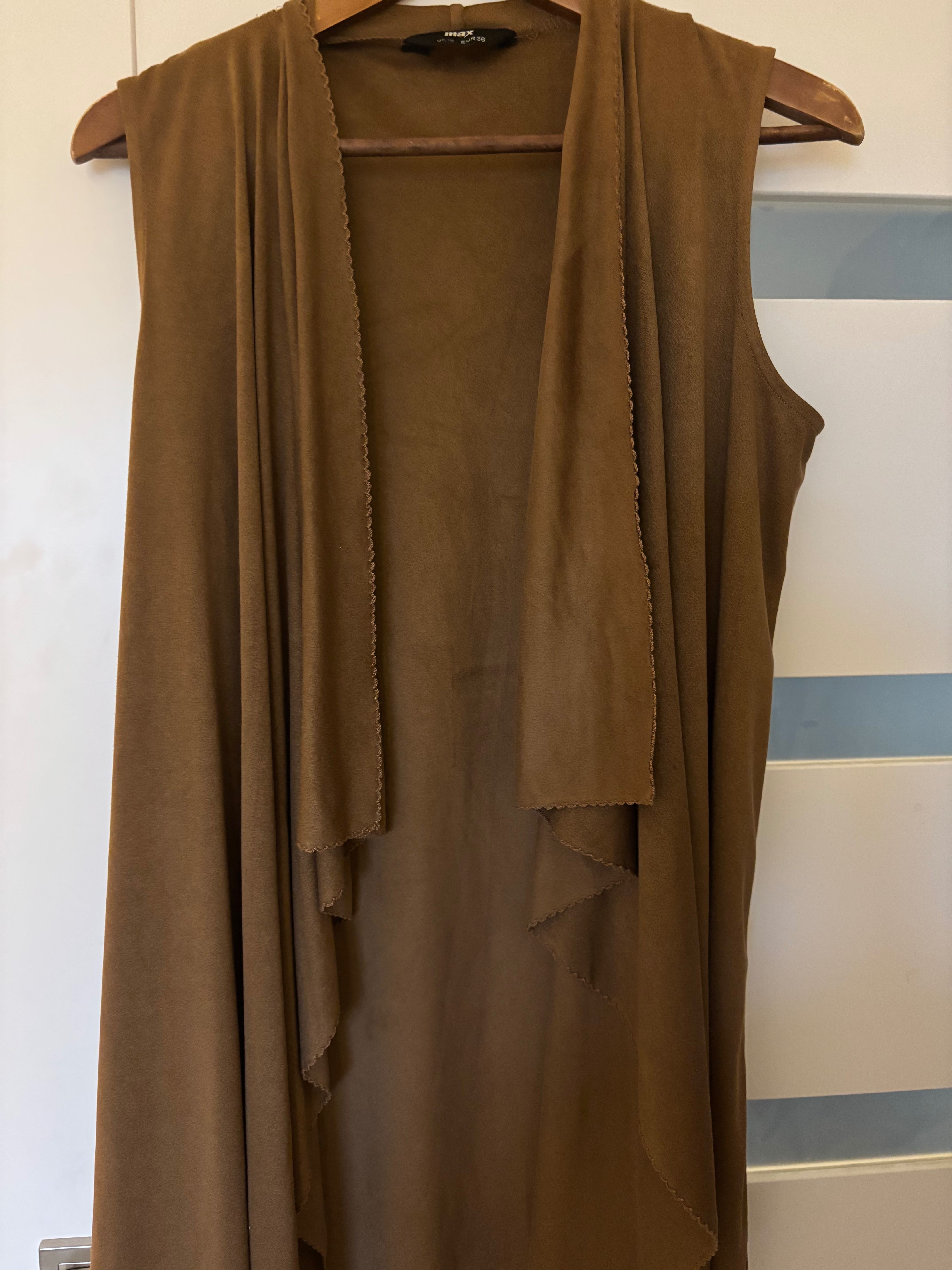 Stylowa narzutka w modnym kolorze camel