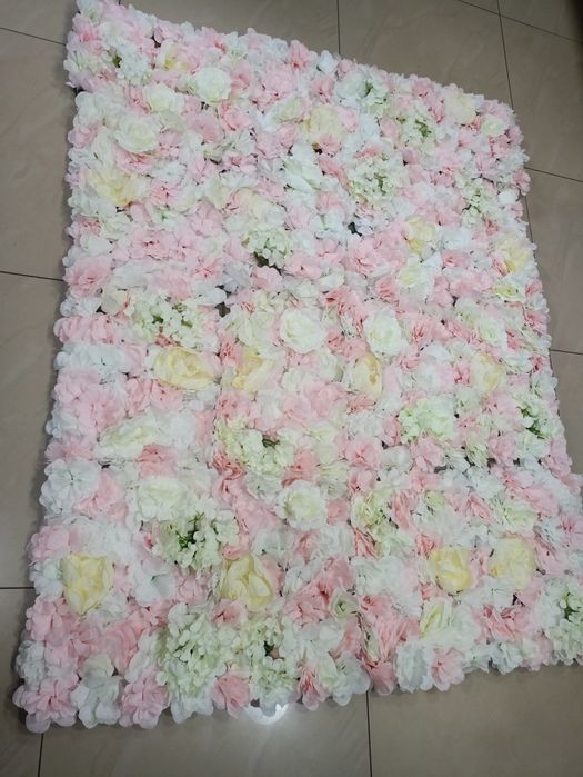 Ścianka kwiatowa tło do zdjęć fotografia ślubna białe kwiaty różowe