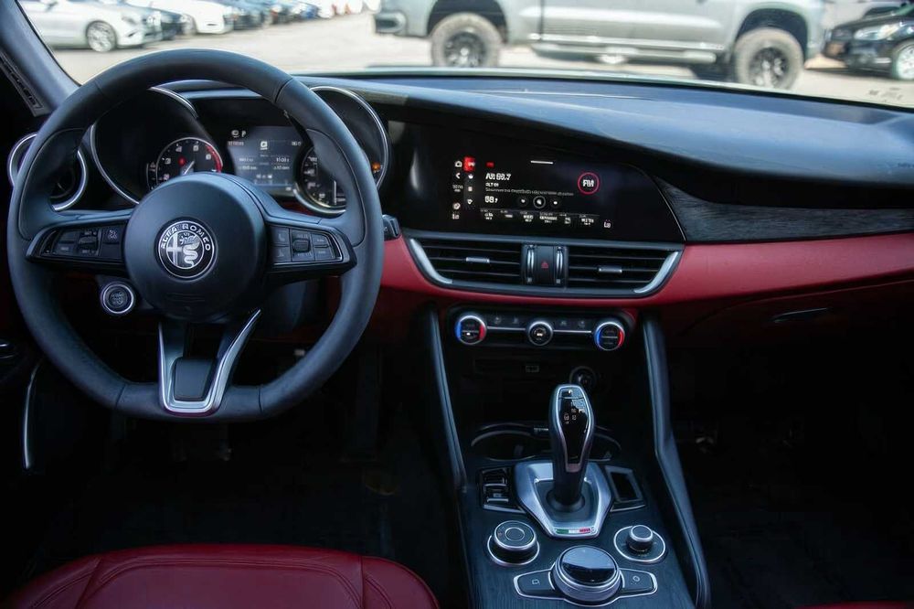 Alfa Romeo Giulia      2020