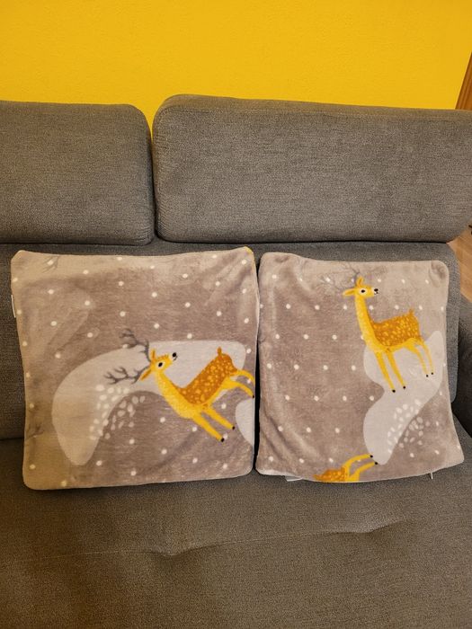 Świąteczne poszewki z jelonkami na poduszki komplet 2 sztuki