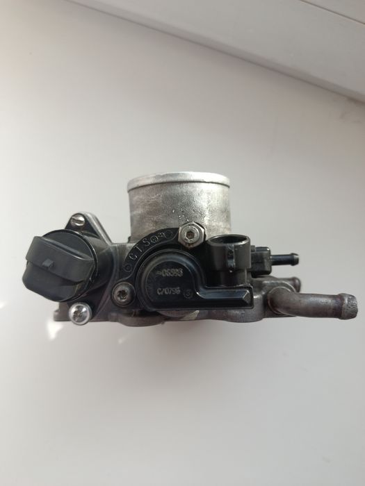 Продам дросельну заслінку