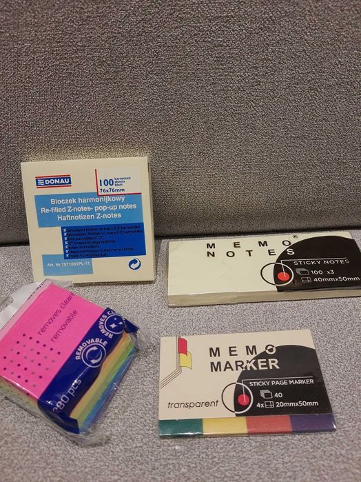 Zestaw różnych karteczek