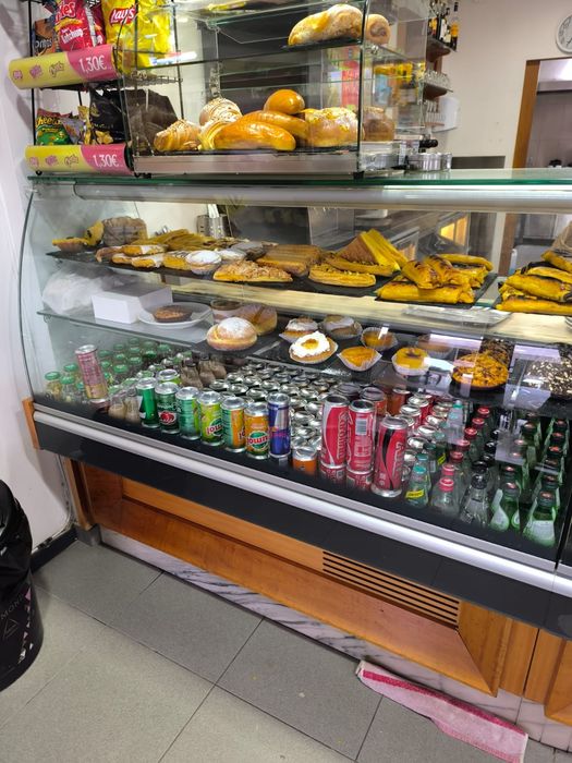 Recheio de pastelaria - vitrines + mobiliário