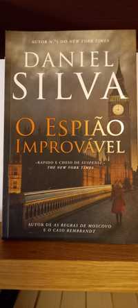 Livro O Espião Improvável de Daniel Silva