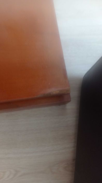 Mesa de centro com dois bancos