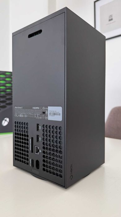 Xbox Series X 1TB – Excelente estado + caixa e acessórios originais