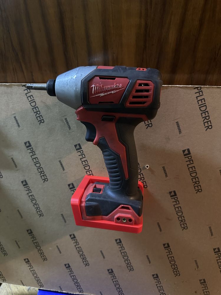 uchwyt mocowanie kątowe 90 do sciany milwaukee m18