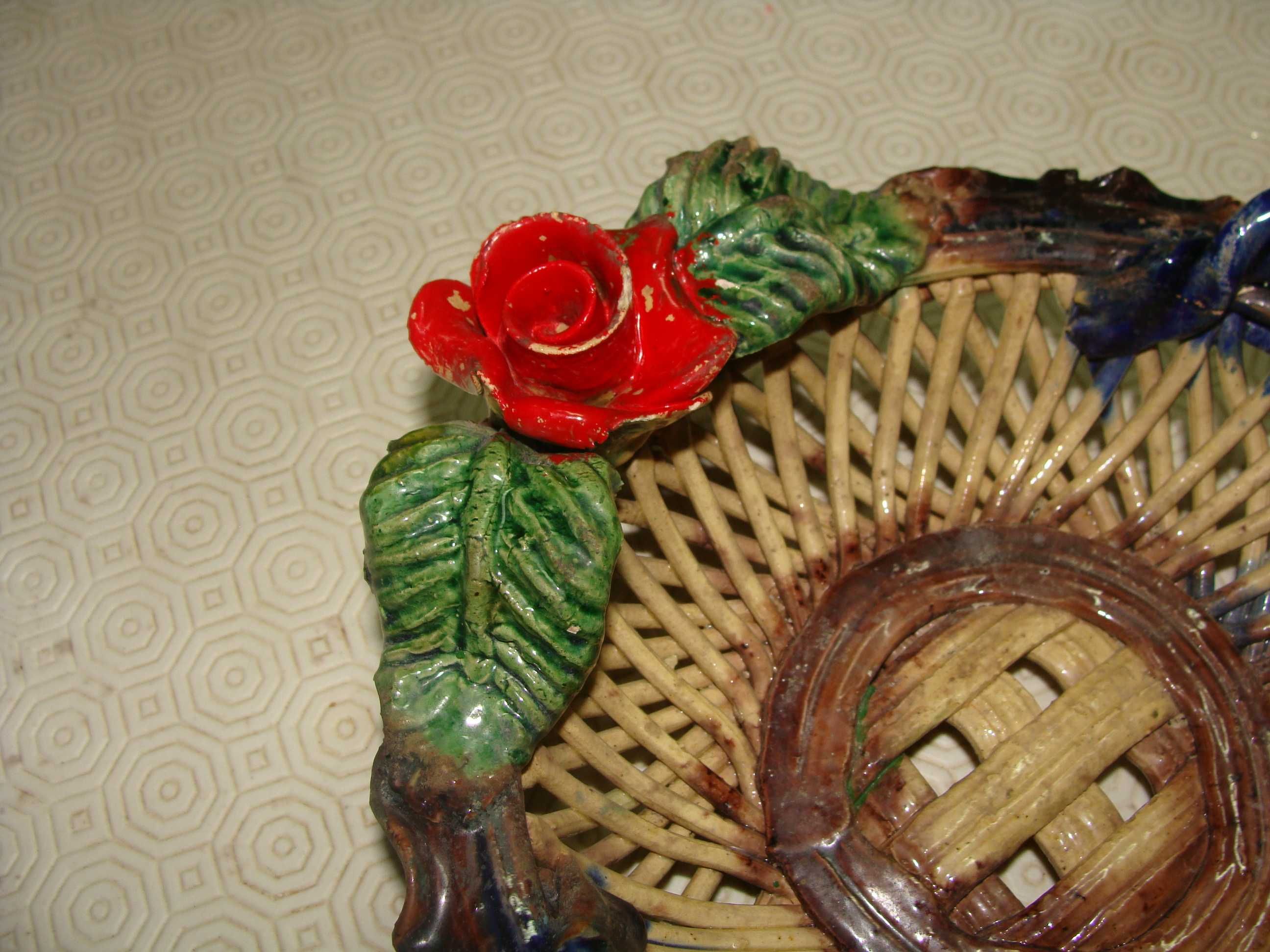 Cesta Antiga com Rosas