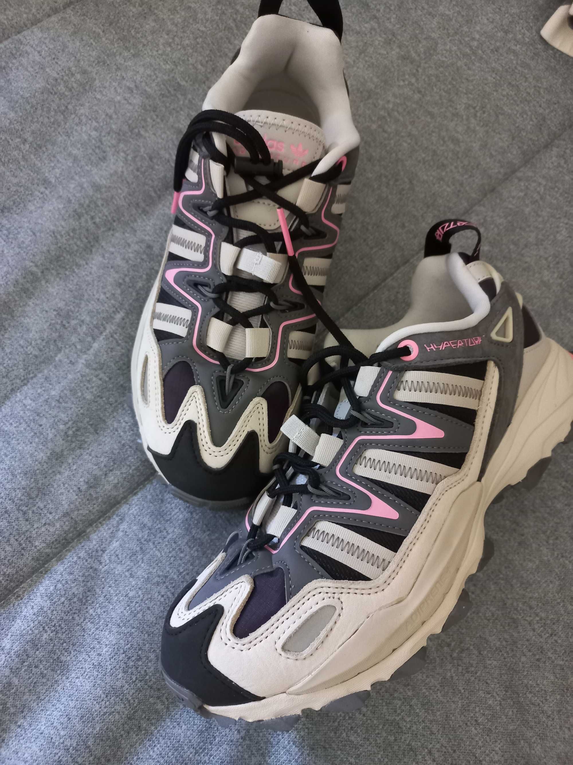 Ténis Adidas Hyperturf