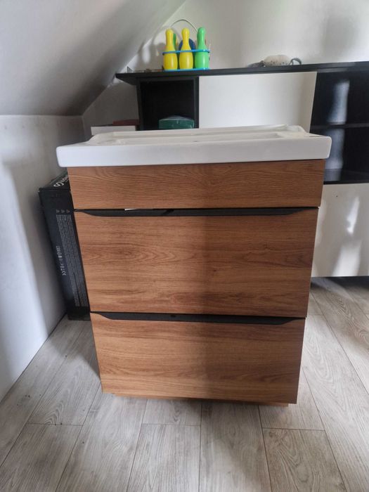 Szafka pod umywalkę Goodhome razem z umywalką i kranem w zestawie