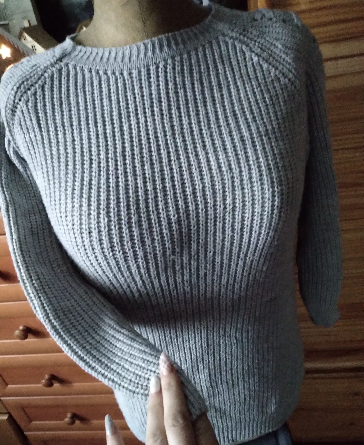Szary sweter z wiazaniem M