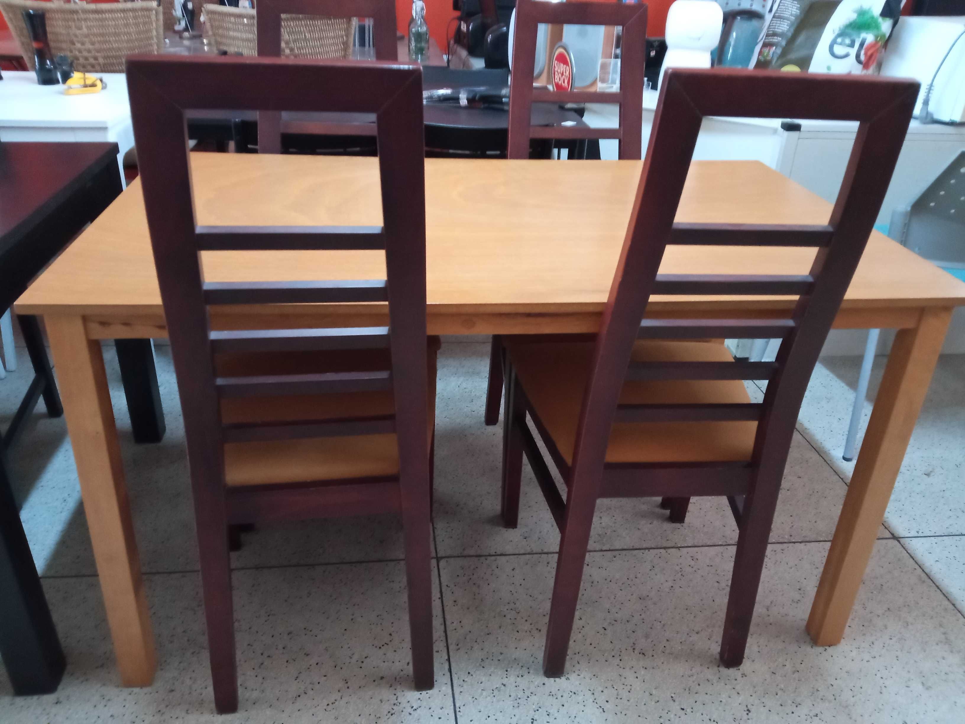 Mesa de jantar + 4 cadeiras