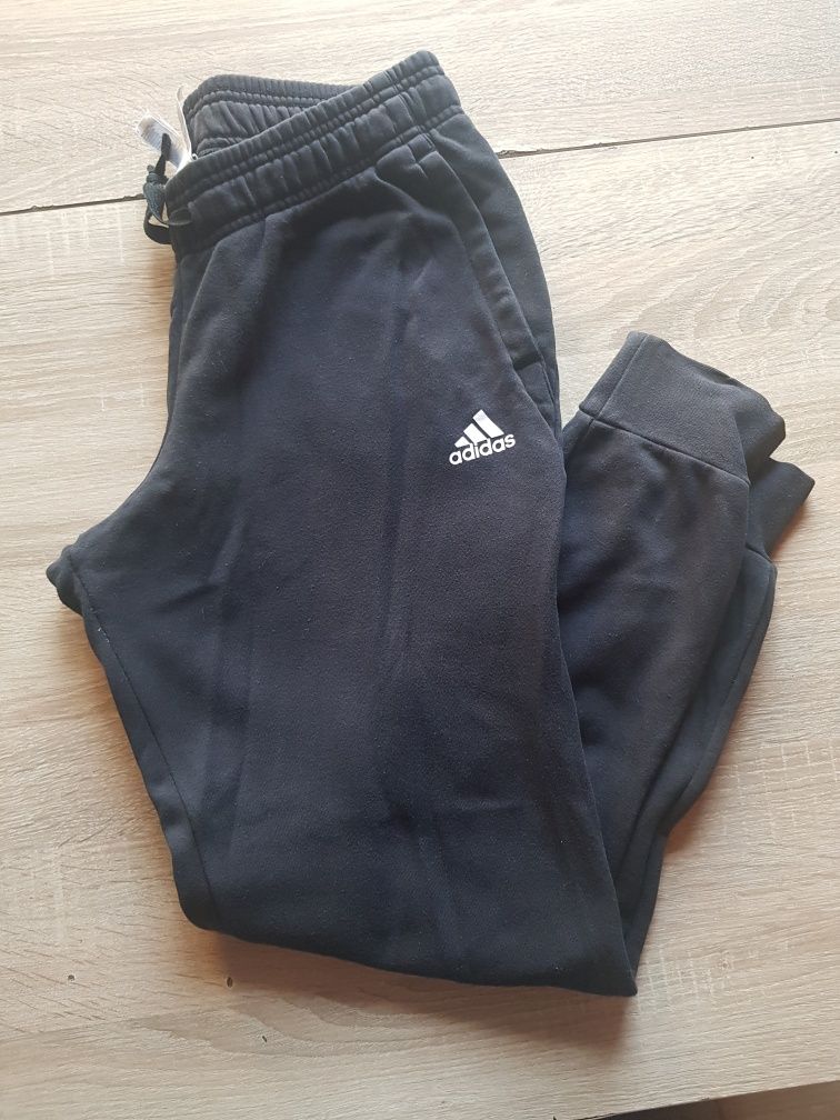 Czarne dresy Adidas M