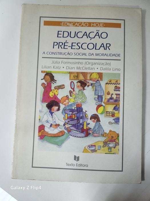 Vários livros de diversos temas.