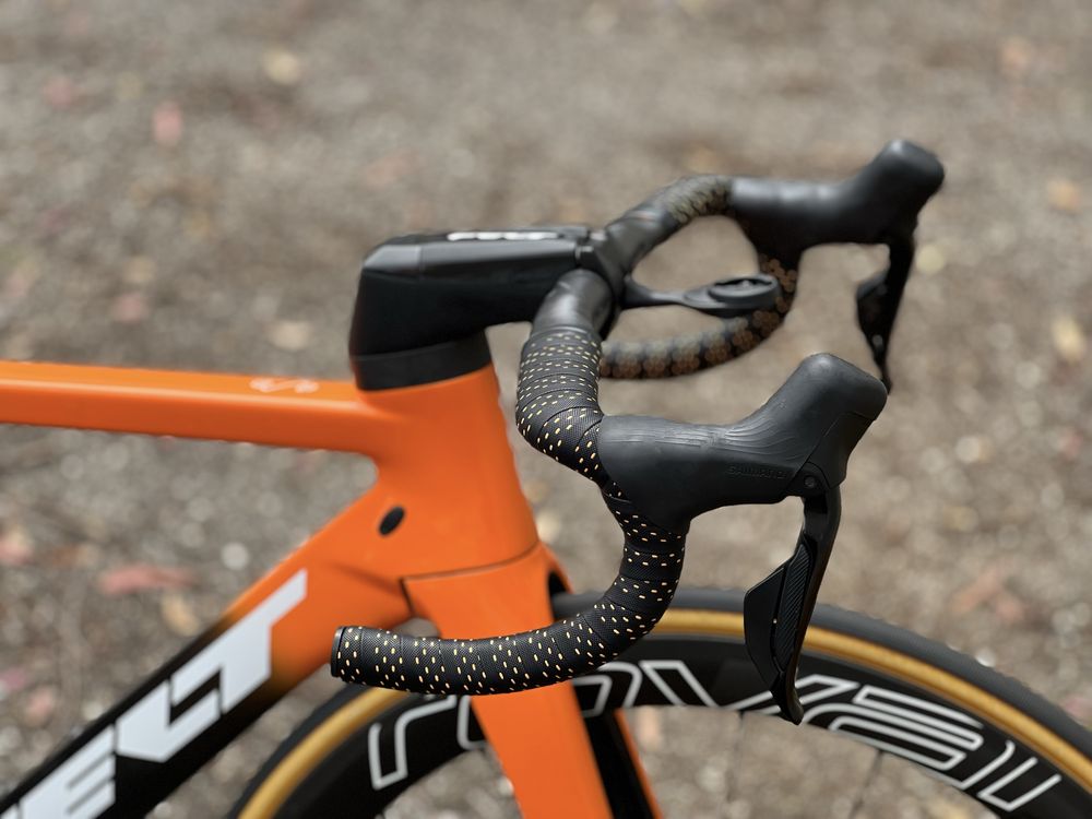 Bicicleta disco Felt AR / Shimano 105 Di2 / Rodas carbono