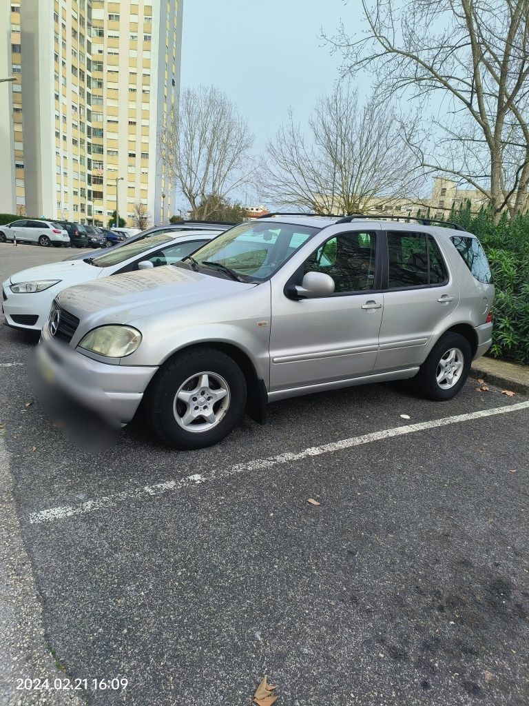 Vende-se MERCEDES -BENZ ML 270 CDi-01 Apenas 258313 Kms Nacional