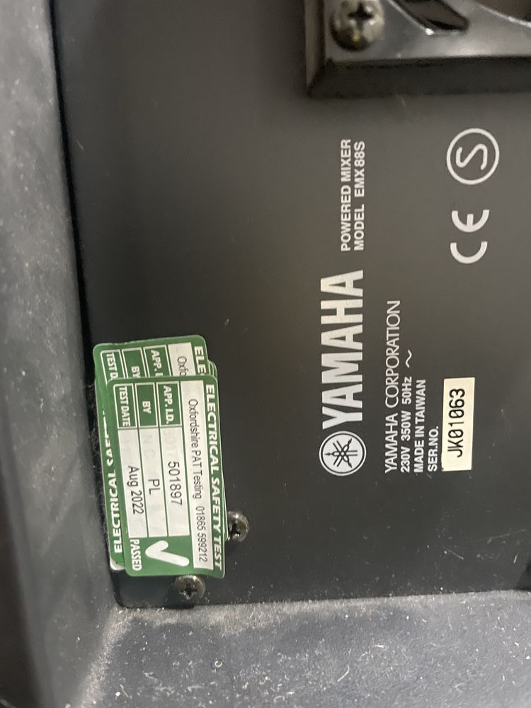 Yamaha emx88s com saco de transporte