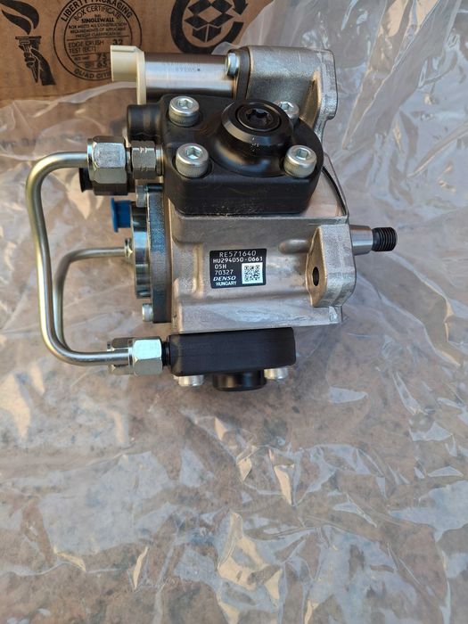 насос паливний RE571640 John Deere