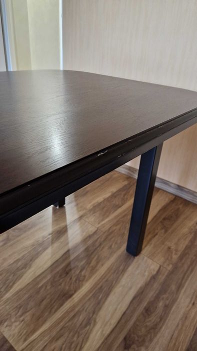 Duży stół ciemny brąz i 8 tapicerowanych krzeseł