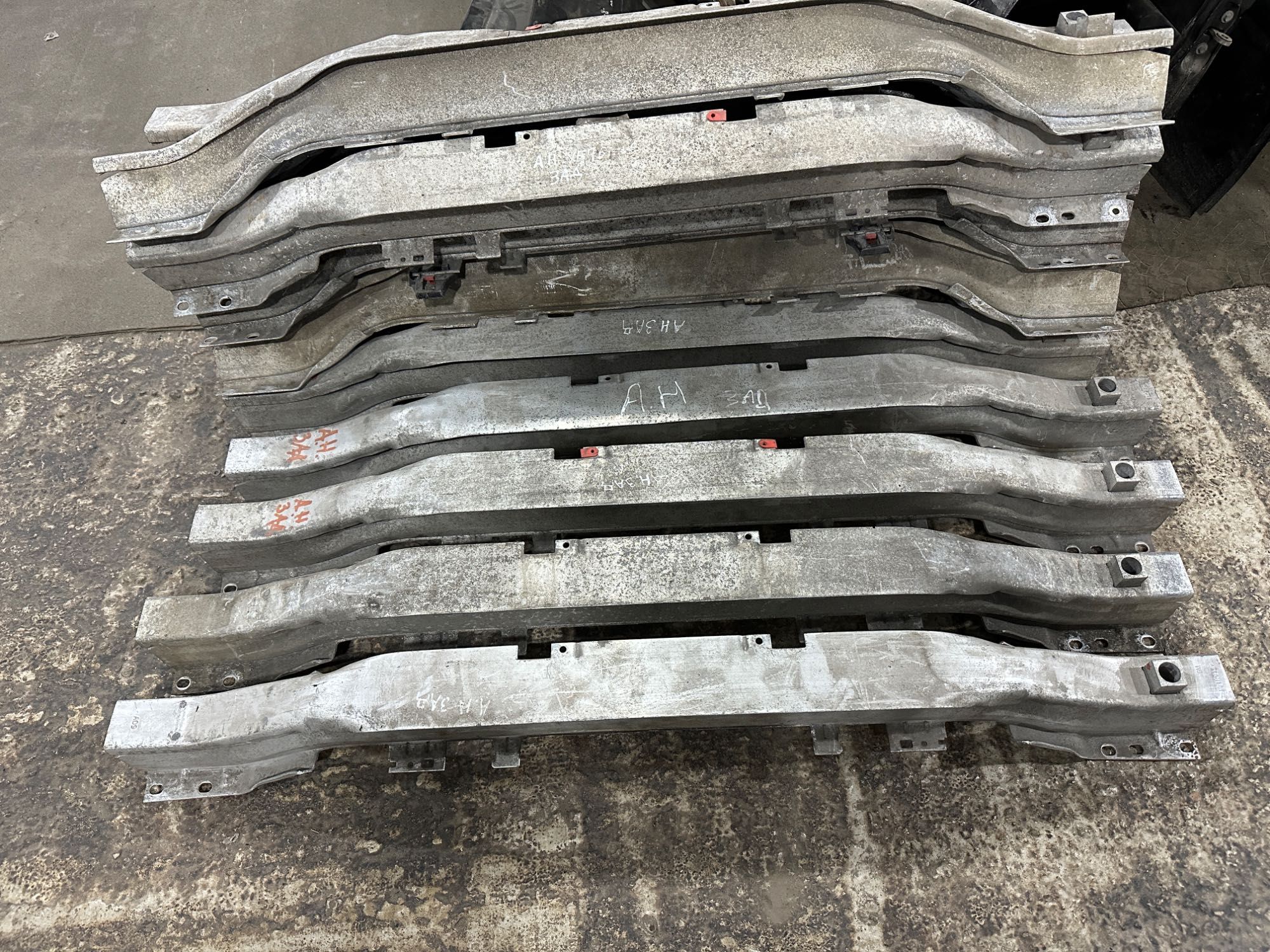 Усилитель заднего бампера opel astra h 13125147