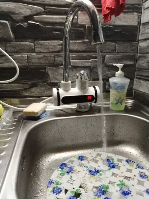 Torneira Elétrica de Água Quente sem Gás/ Esquentador (UNIVERSAL)