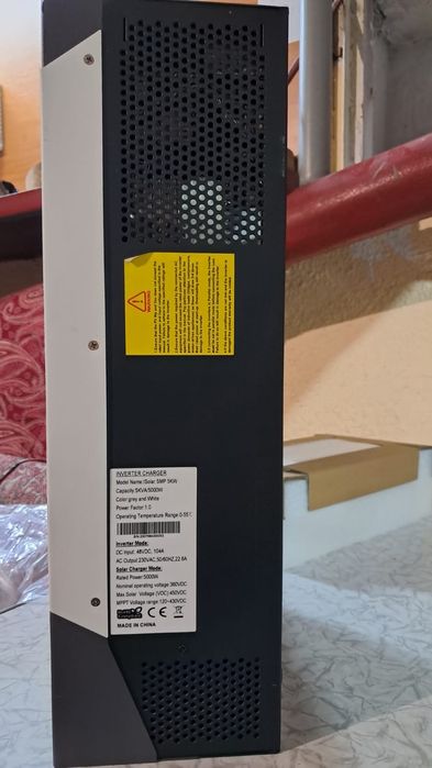 Гібридний інвертор EASUN 5000W