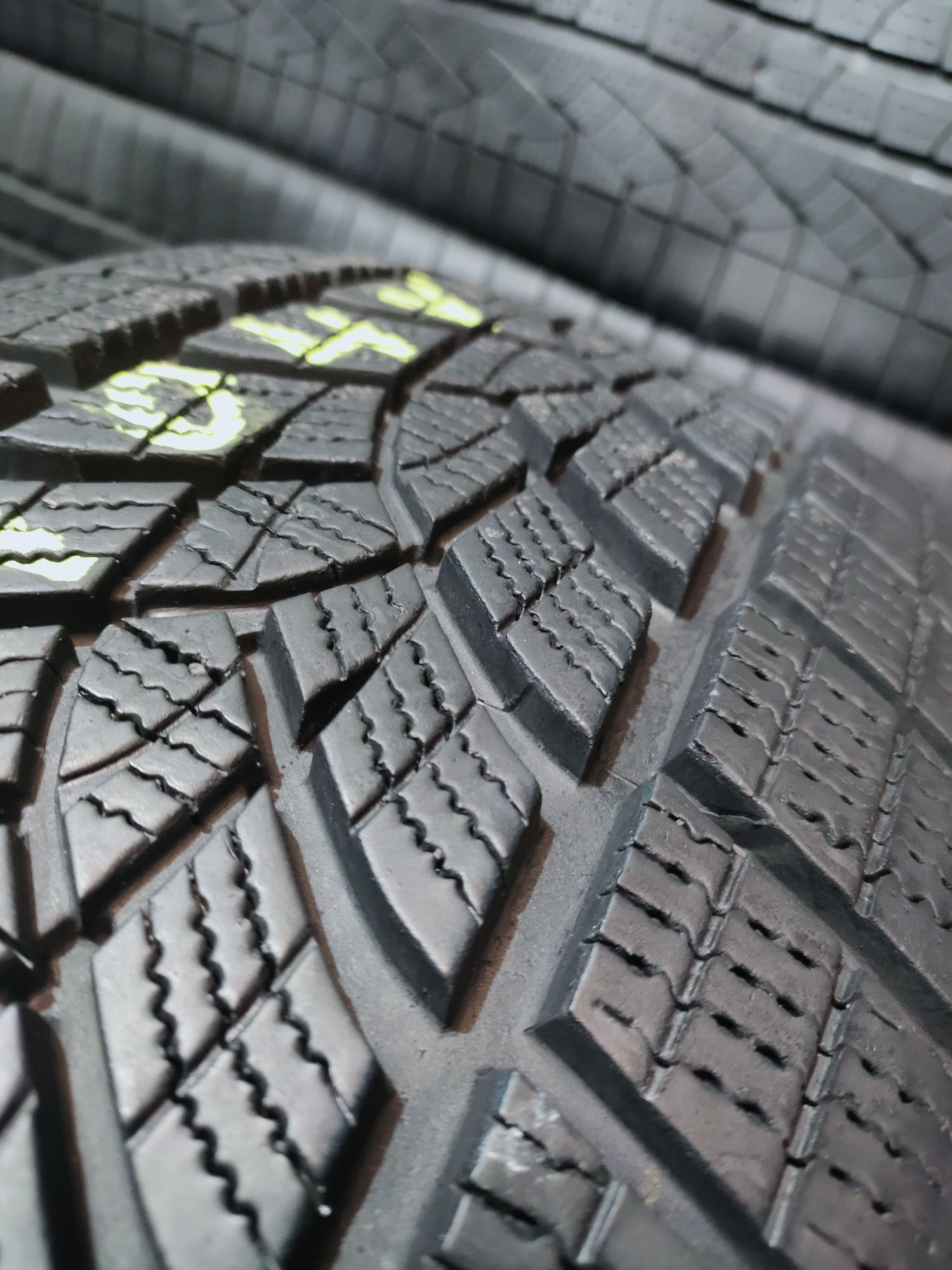225/60R18 GoodYear UltraGrip Performance+ 2022r DEMO