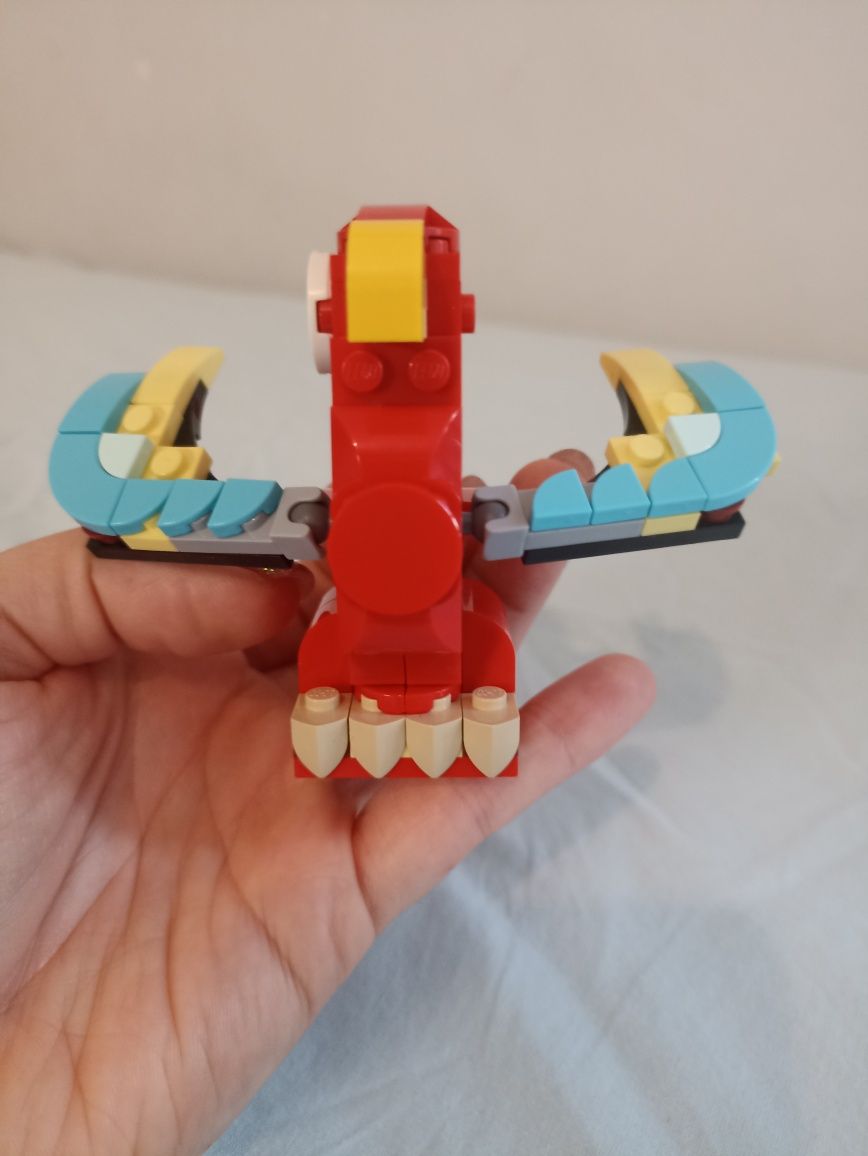 Lego creator - papagaio 3in1 31145
Só o papagaio (sem um olho).