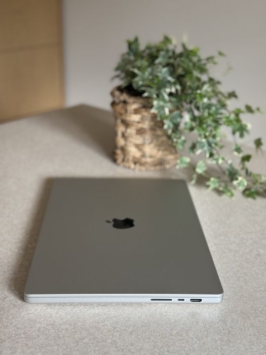 MacBook Pro 16” M3 Pro – 36GB RAM / 512GB SSD  Srebrny