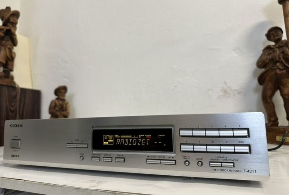Tuner stereo Onkyo T-4211, Made in Malaysia.