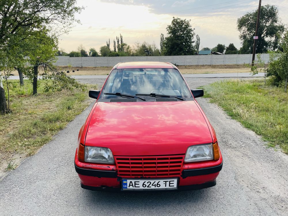 Продам Opel Kadett в хорошем состоянии вложений не требует