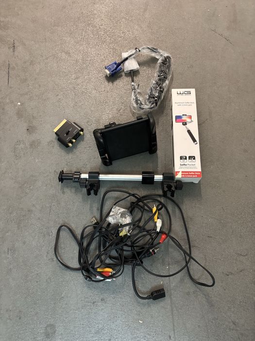 Zestaw elektroniki – pudełko pełne akcesoriów