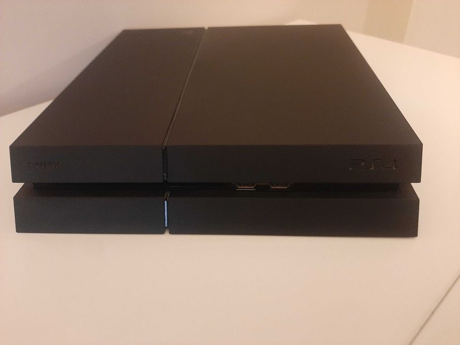 PlayStation 4 | 500 Gb |  como nova + 15 jogos + Cabo HDMI