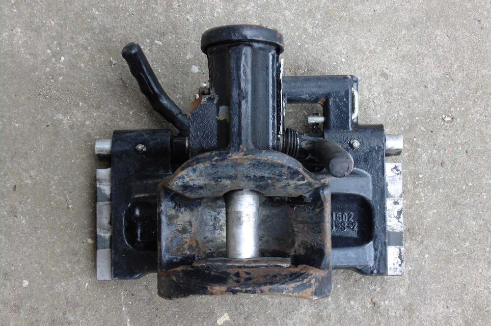 Zaczep  górny automatyczny NEW HOLLAND CASE Sauermann W320