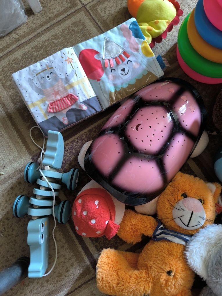 Игрушки набором продам