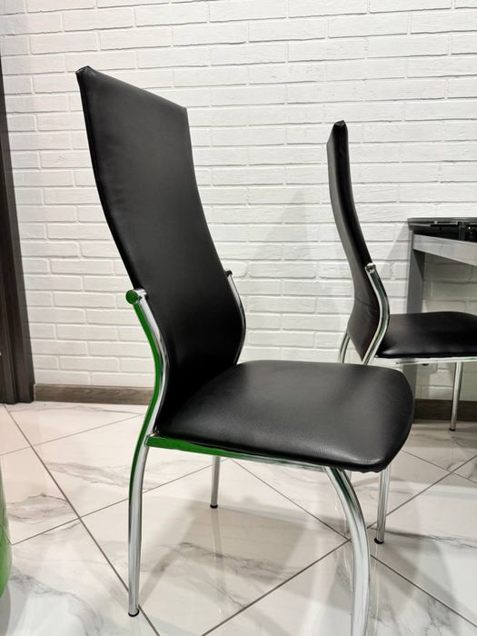 Кухонный стол и стулья