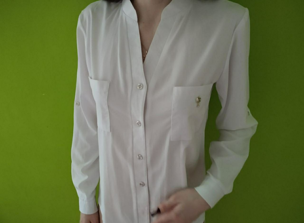 Продам білу блузку