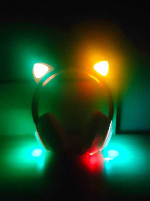 Słuchawki nauszne Bluetooth z kocimi uszami LED RGB - różowe
