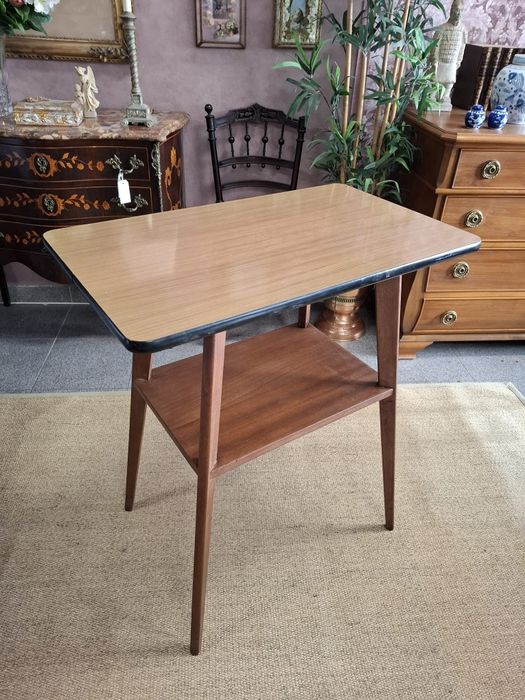 Mesinha de Apoio Vintage Estilo Olaio.