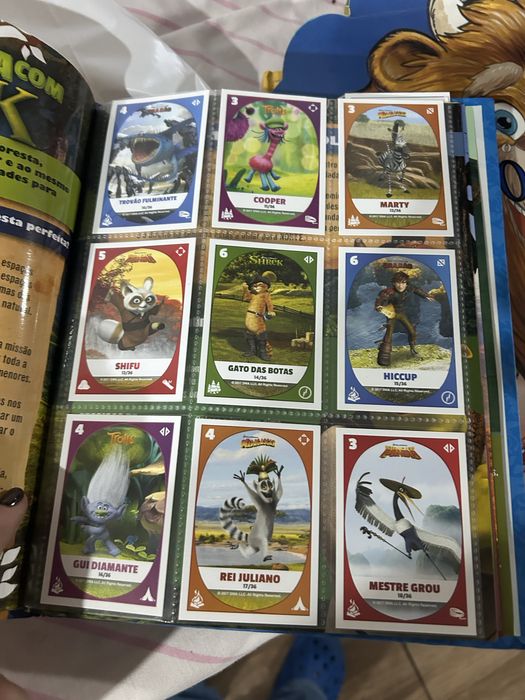 Caderneta joga com os seus herois