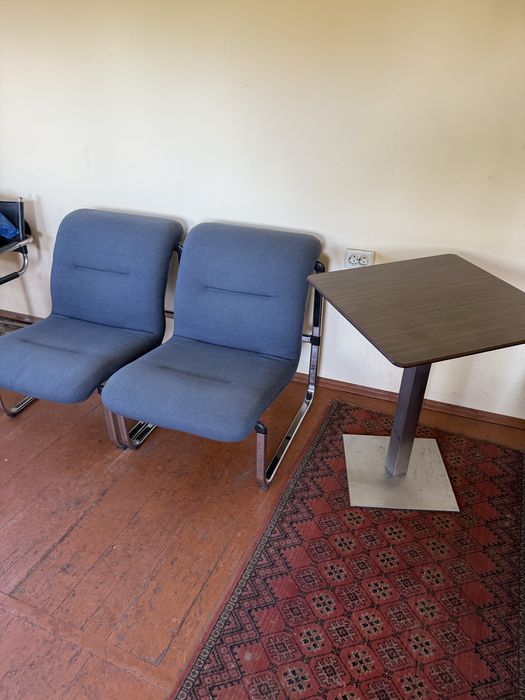 Крісла та столи для відпочинку