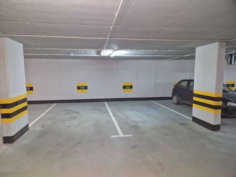 Parking, miejsce w hali garażowej 20 min od lotniska
