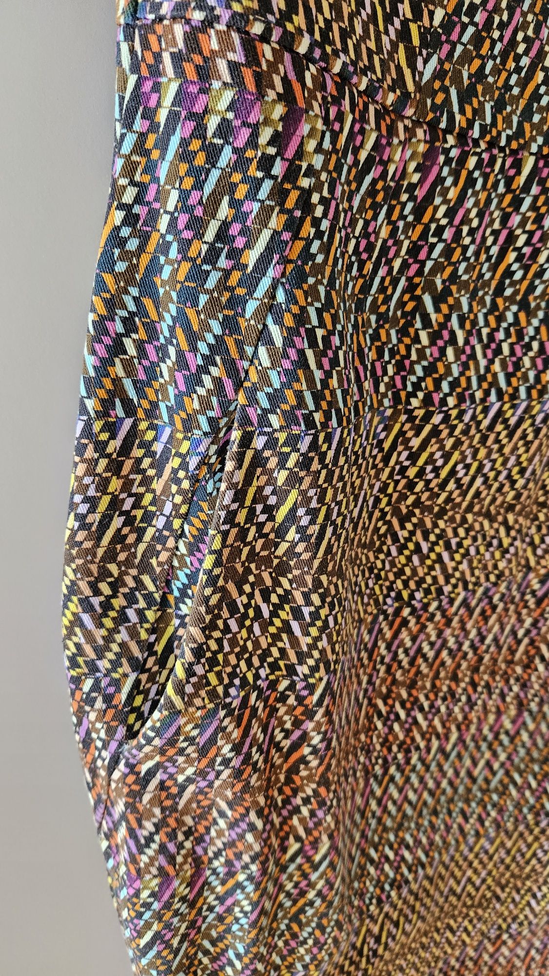 Piękna kolorowa sukienka ołówkowa Vissavi 38