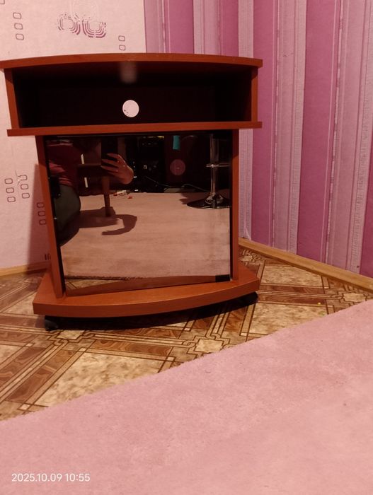 Тумба, тумбочка під телевізор