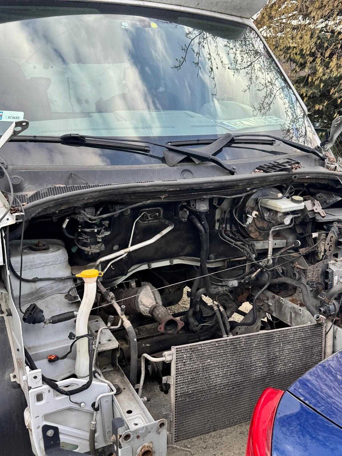 Renault Master 8 ep z windą, uszkodzony silnik