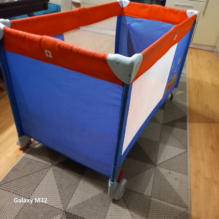 Продам детский манеж.